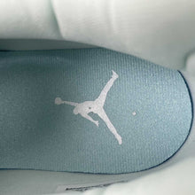Cargar imagen en el visor de la galería, Air Jordan Legacy 312 Low White Sail Igloo FQ7827-103
