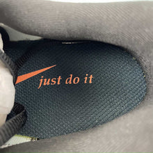 Cargar imagen en el visor de la galería, Nike Journey Run Green Frost Black Armoury Navy Pale Ivory FN0228-300
