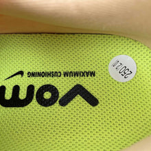Cargar imagen en el visor de la galería, Nike Zoom Vomero 18 Orange Chalk Black Volt HM6803-700

