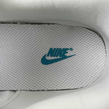 Cargar imagen en el visor de la galería, Nike V2k Run White Dusty Cactus FD0736-105
