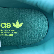 Cargar imagen en el visor de la galería, Adidas Bermuda Collegiate Green Shock Yellow Gum B41472
