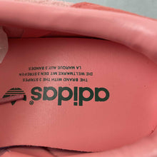 Cargar imagen en el visor de la galería, Adidas Gazelle Indoor Semi Pink Spark Preloved Scarlet IG6782
