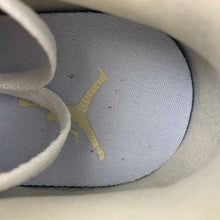 Cargar imagen en el visor de la galería, Air Jordan 1 Low SE Craft Inside Out Tech Grey Light Orewood Brown Sail DN1635-002

