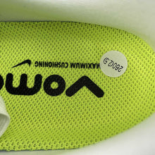 Cargar imagen en el visor de la galería, Nike Zoom Vomero 18 White Barely Volt Black HM6803-120
