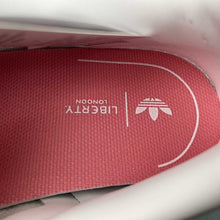 Cargar imagen en el visor de la galería, Adidas Samba OG Liberty London JI0280
