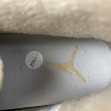 Cargar imagen en el visor de la galería, Air Jordan 4 Retro Cozy Girl HV0823-200

