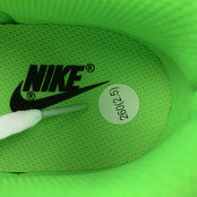 Cargar imagen en el visor de la galería, SB Dunk Low Glow in the Dark Venom Green Black Glow FJ4610-702
