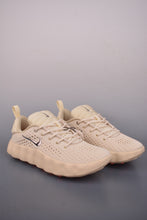 Cargar imagen en el visor de la galería, Nike Mind 002 Light Khaki Desert Khaki Hyper Crimson HQ4308-200
