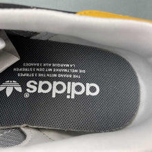 Cargar imagen en el visor de la galería, Adidas Gazelle Indoor Olympic Core Black Cloud White Gum IF9642
