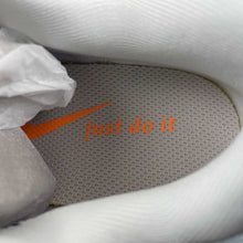 Cargar imagen en el visor de la galería, Nike Journey Run Summit White Barely Grape FJ7765-100
