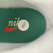 Cargar imagen en el visor de la galería, Air Max Dawn Coconut Milk Red Navy DV1487-162
