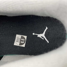 Cargar imagen en el visor de la galería, Air Jordan 4 RM Black Metallic HV5184-010
