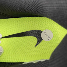 Cargar imagen en el visor de la galería, Nike Air Max 2013 Black Volt 555426-003
