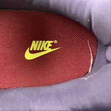 Cargar imagen en el visor de la galería, Nike V2k Run Obsidian Burgundy Volt FV6602-400
