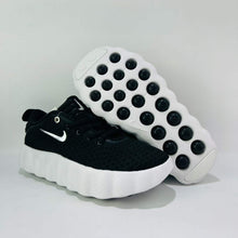 Cargar imagen en el visor de la galería, Nike Mind 002 Black and White HQ4308-002
