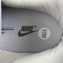 Cargar imagen en el visor de la galería, Nike V2k Run Photon Dust Light Silver Army Green FD0736-006

