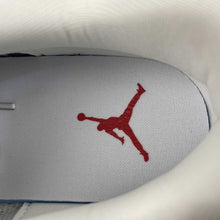 Cargar imagen en el visor de la galería, Jordan CMFT Era Black White Wolf Grey IR7566-011
