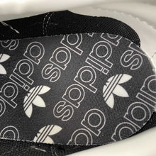 Cargar imagen en el visor de la galería, Adidas SL 72 RS Core Black Cream White Gum JS3994
