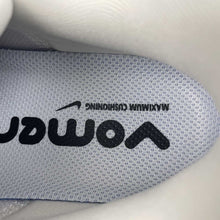 Cargar imagen en el visor de la galería, Nike Zoom Vomero 18 Summit White Elemental Pink Red Plum Black HM6804-105
