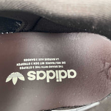 Cargar imagen en el visor de la galería, Adidas Samba OG Auco Off White Gold Metallic IH3982
