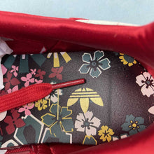 Cargar imagen en el visor de la galería, Liberty London x Adidas Samba OG Red Floral IH9056
