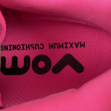 Cargar imagen en el visor de la galería, Nike Vomero Premium Peach Pink HQ2050-416
