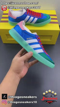 Cargar y reproducir el video en el visor de la galería, Adidas x Gucci Gazelle Light Blue Duchess Silk
