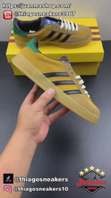 Cargar y reproducir el video en el visor de la galería, Adidas x Gucci Gazelle Taupe Khaki Green Black
