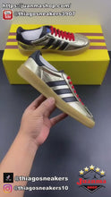 Cargar y reproducir el video en el visor de la galería, Adidas x Gucci Gazelle Metallic Gold Leather
