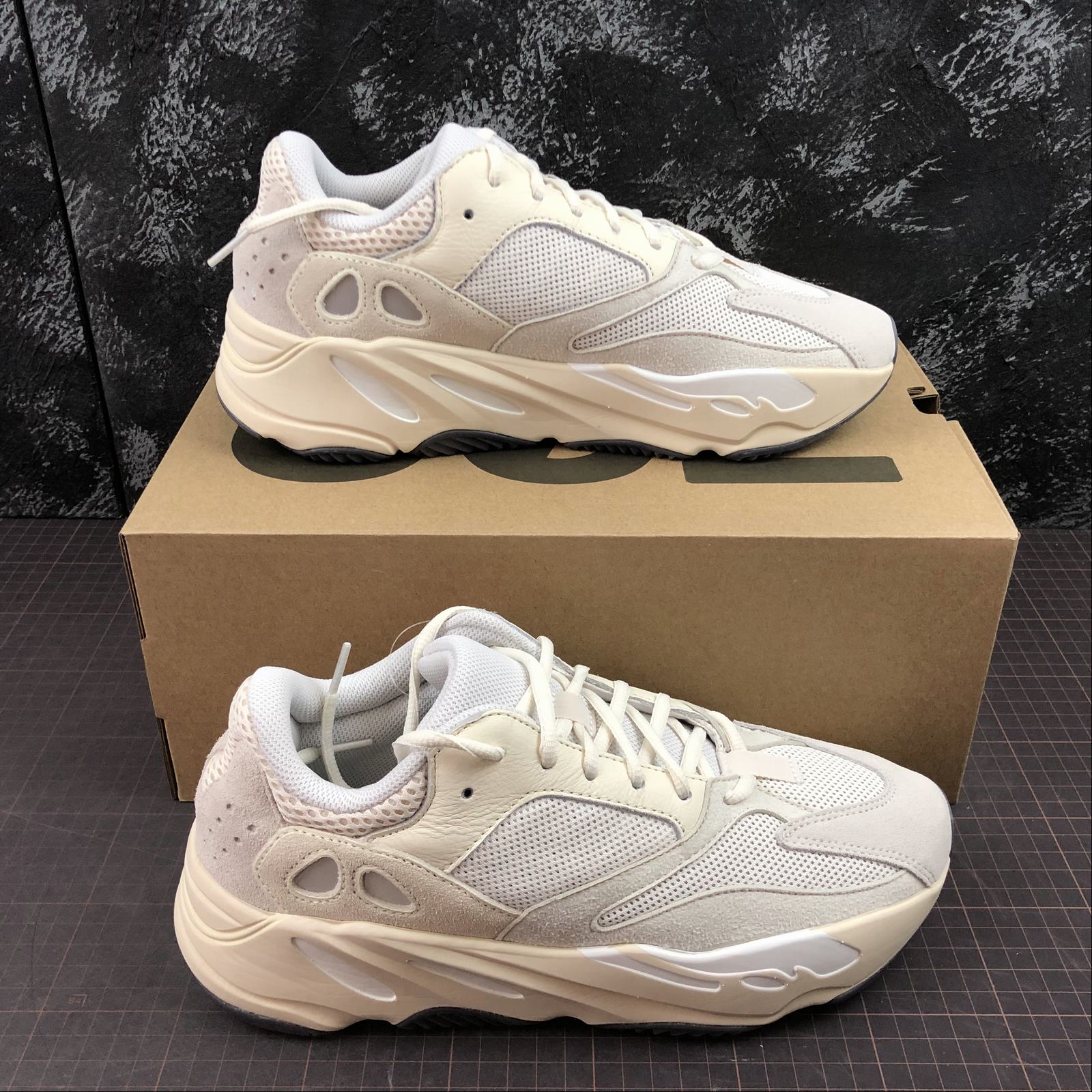 Adidas Yeezy Boost 700 Analog EG7596 juanma shop