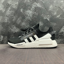 Cargar imagen en el visor de la galería, Adidas NMD R1 V2 Black White
