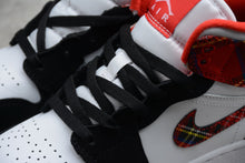 Cargar imagen en el visor de la galería, Air Jordan 1 Mid (GS) University Red-Black-White
