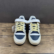 Cargar imagen en el visor de la galería, Adidas Forum 84 Low White Dark Blue GZ6427
