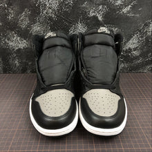 Cargar imagen en el visor de la galería, Air Jordan 1 Retro High OG Black Medium Grey-White 555088-013
