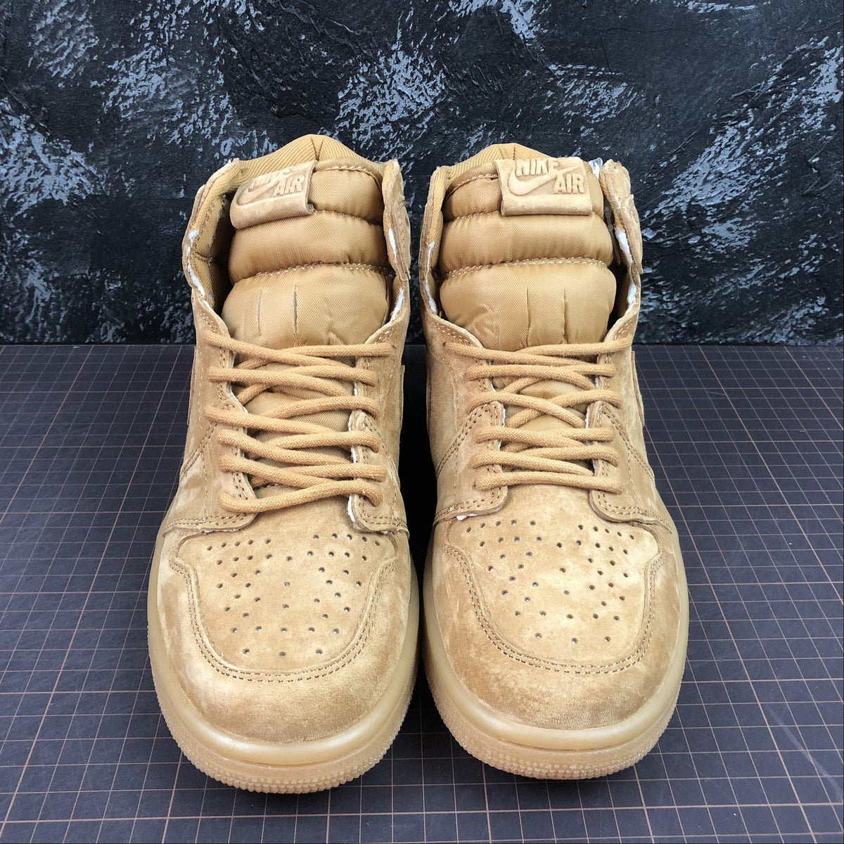 Air Jordan 1 Retro High OG Wheat 555088-710 – juanma-shop