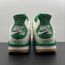 Cargar imagen en el visor de la galería, Air Jordan 4 Retro SP Sail White-Pine Green x Nike SB DR5415-103
