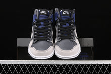 Cargar imagen en el visor de la galería, Dunk High Pro SB Dark Grey White
