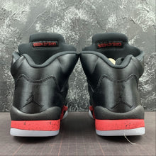 Cargar imagen en el visor de la galería, Air Jordan 5 Retro Black University Red 136027-006
