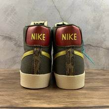 Cargar imagen en el visor de la galería, Blazer Mid Olive Snakeskin
