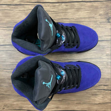 Cargar imagen en el visor de la galería, Air Jordan 5 Retro Grape Ice Emerald-Black 136025-500
