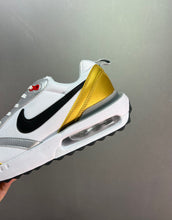 Cargar imagen en el visor de la galería, Air Max Dawn SE White Metallic Gold DJ6209-100
