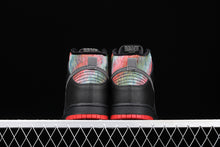 Cargar imagen en el visor de la galería, Dunk High Premium SB Black Black Challenge Metallic Silver 313171-028
