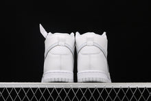 Cargar imagen en el visor de la galería, SB Dunk High Pro White Grey
