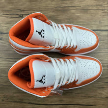 Cargar imagen en el visor de la galería, Air Jordan 1 Mid White Orange (2021)
