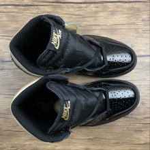 Cargar imagen en el visor de la galería, Air Jordan 1 Mid Black Metallic Gold

