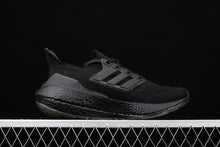 Cargar imagen en el visor de la galería, Adidas UltraBoost 21 All Black
