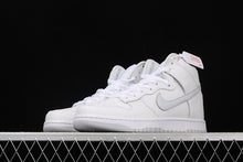 Cargar imagen en el visor de la galería, SB Dunk High Pro White Grey
