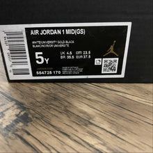 Cargar imagen en el visor de la galería, Air Jordan 1 Mid (GS) White University Gold-Black (2021) 554725-170
