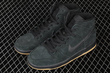 Cargar imagen en el visor de la galería, Dunk High Pro SB Black Black-Gum Light Brown 305050-029
