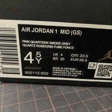 Cargar imagen en el visor de la galería, Air Jordan 1 Mid Pink Quartz Dk Smoke Grey 555112-603
